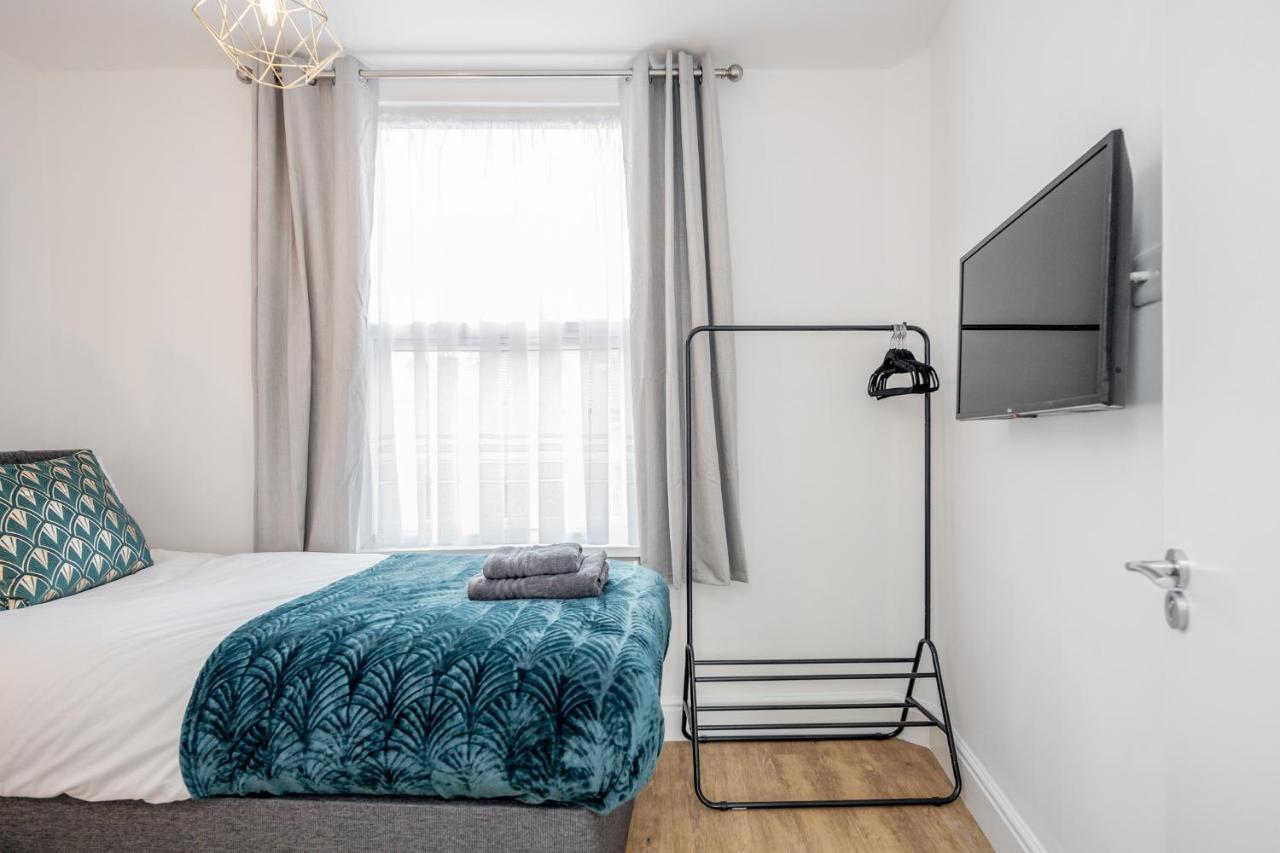 Modern Cosy London Flat By Damask Homes Ilford Exterior photo
