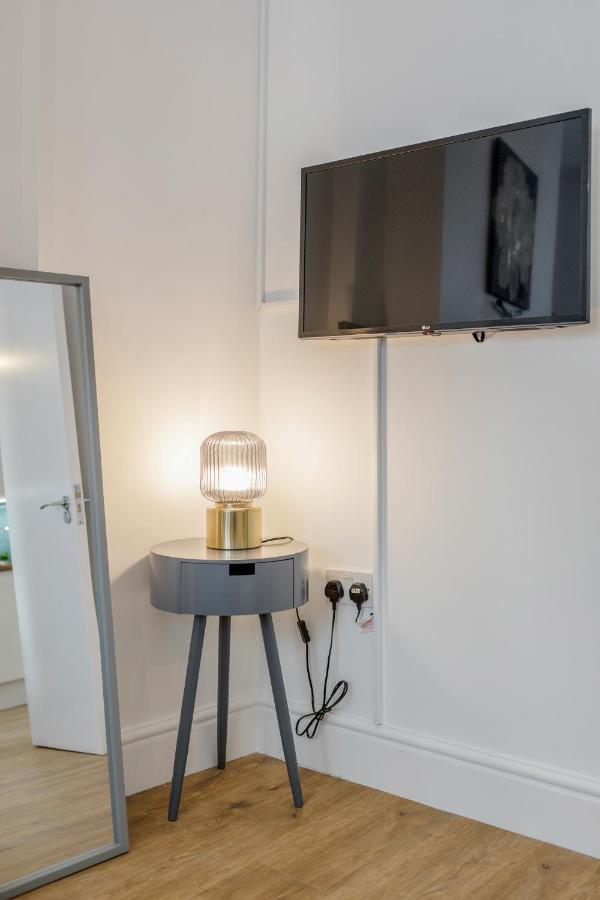 Modern Cosy London Flat By Damask Homes Ilford Exterior photo